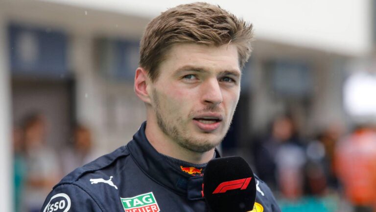 Max-Verstappen-conducting-parc-ferme-interview-planetF1